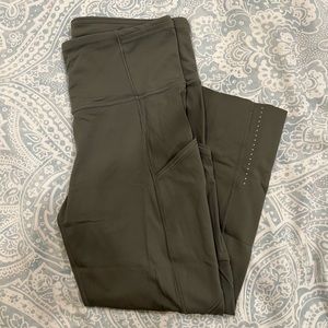 Lululemon cropped leggings with pockets size 6